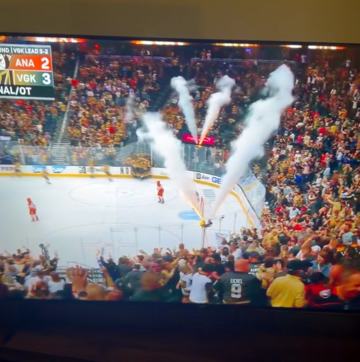 DankGameAlert's tweet photo. let’s fucking goooo Vegas!!⚔️🏆🥅🏒 https://t.co/E1qexjK7lu