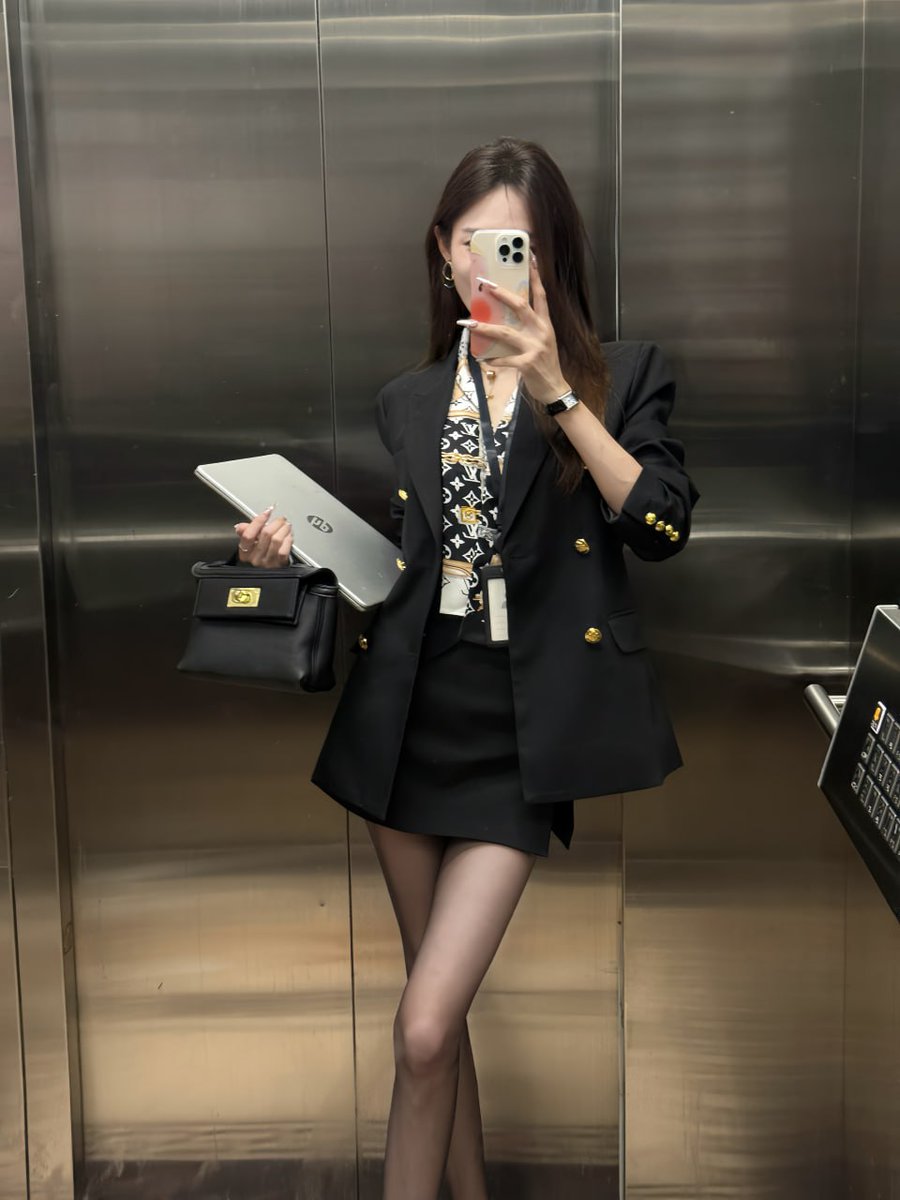 AnichLmao's tweet photo. 在意大利小众灰色地带市场，很多人觉得麻烦，实际上隐藏着高收益机会。有人悄悄月入 €68,500
模式已验证，我只私下分享给真正愿意行动的人
✈️@TG66882

#副业 #SideHustle #被动收入 https://t.co/mNnS0ycfQl