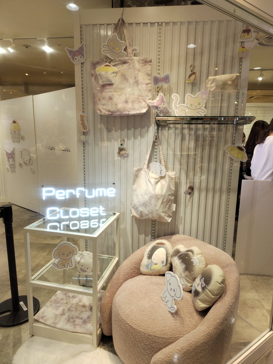 prfm_miffy's tweet photo. 今回はとても平和に買えました🤍
やっぱりFlowデザイン好きすぎる🤤
気付いたらキーチェーンも買ってました！

さらに買いそうなのを我慢して一旦離れて一晩考えます😴
結局買いそう、、笑
#PerfumeCloset
#prfm https://t.co/mgNjA569ey