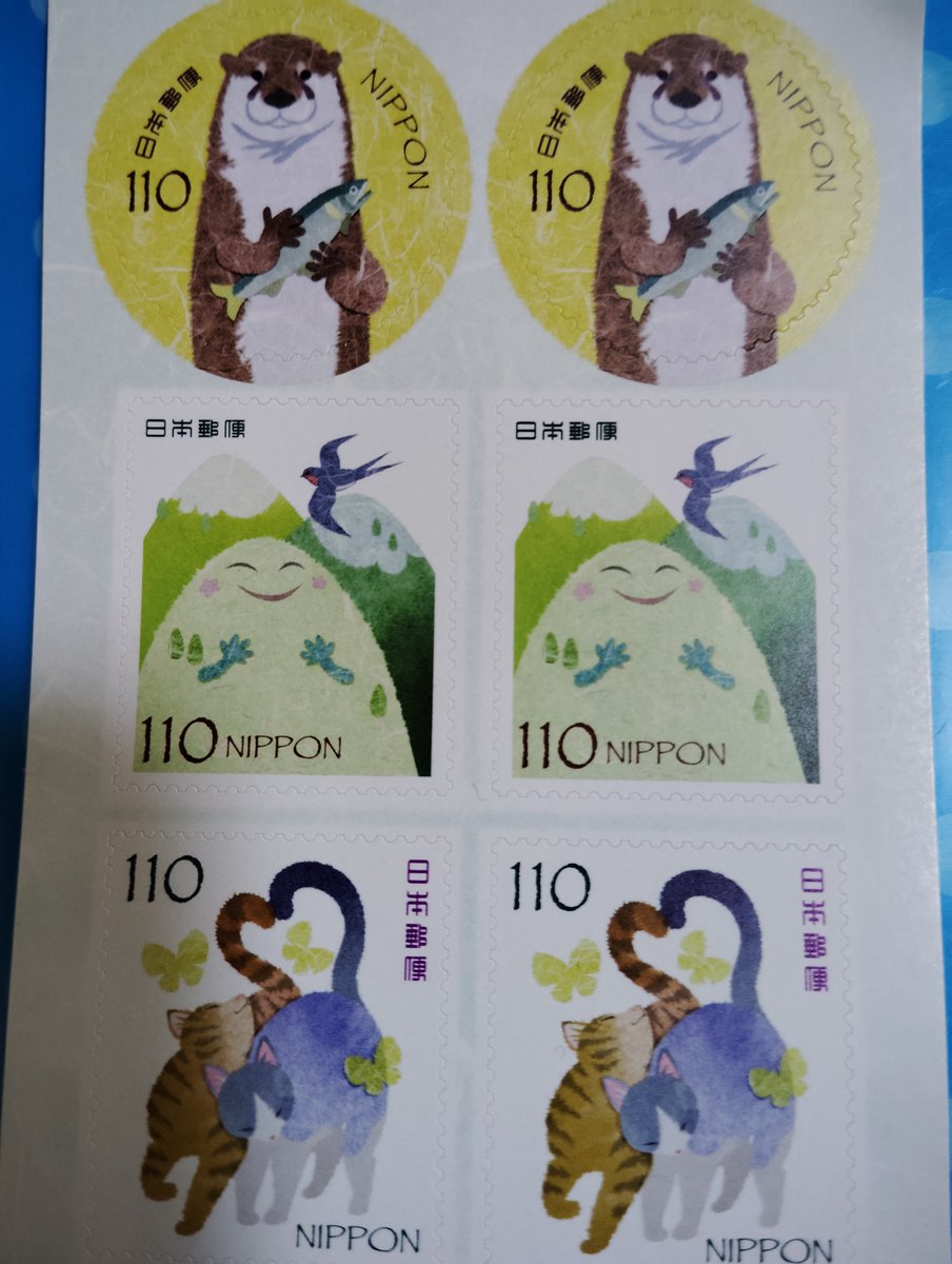 郵便局で春のデザインの切手を買っちゃいました。 この一番上の二つは