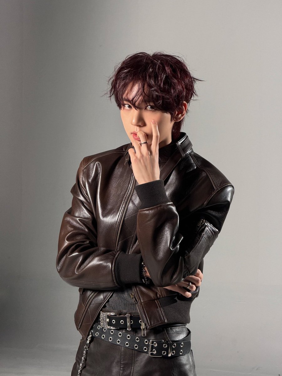 han yujin pics tweet media