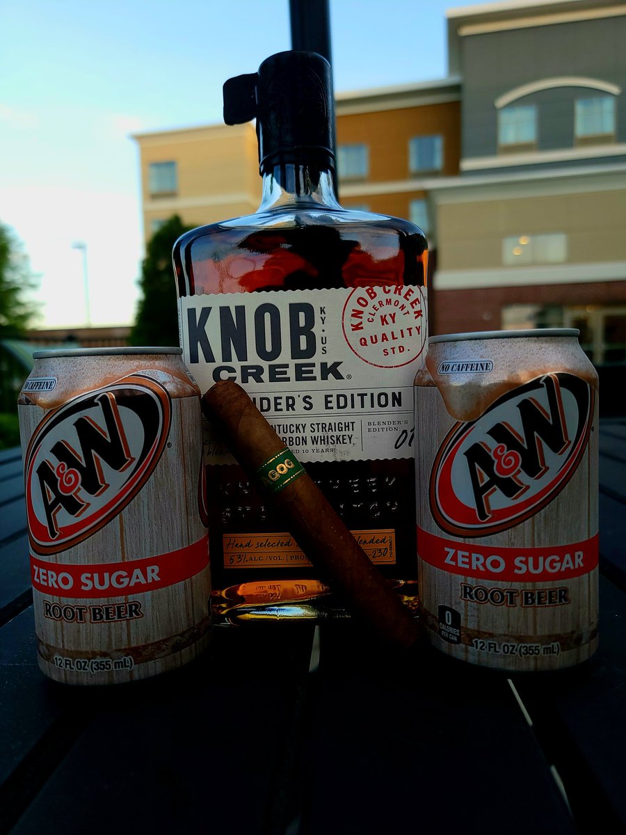timothy_guay's tweet photo. Dunbarton Tobacco and Trust Ombagog Bronzeback 
VITOLA: Robusto 

SIZE: 5" x 48

ORIGIN: Nicaraguan 

FACTORY: Nicaragua American Cigars S.A.

WRAPPER: Connecticut Broadleaf 2LS

BINDER: Nicaraguan

FILLER: Nicaraguan

STRENGTH: Medium https://t.co/Co6rps58Vk