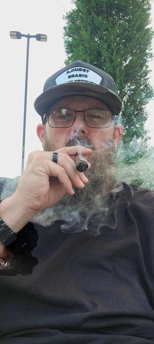 timothy_guay's tweet photo. Dunbarton Tobacco and Trust Ombagog Bronzeback 
VITOLA: Robusto 

SIZE: 5" x 48

ORIGIN: Nicaraguan 

FACTORY: Nicaragua American Cigars S.A.

WRAPPER: Connecticut Broadleaf 2LS

BINDER: Nicaraguan

FILLER: Nicaraguan

STRENGTH: Medium https://t.co/Co6rps58Vk