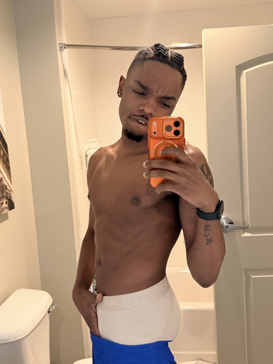 🤪Ya Boy E tweet media