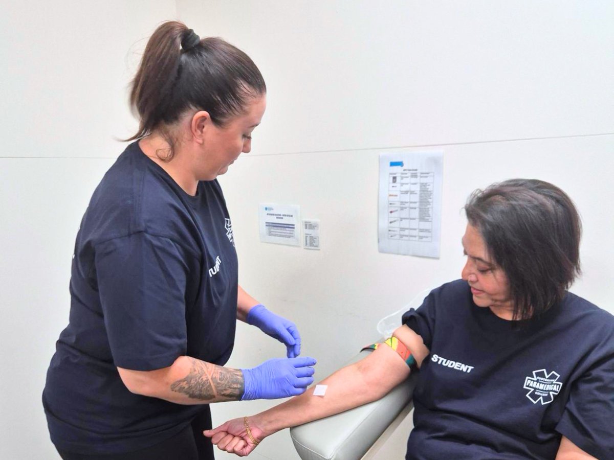 AustParamedical's tweet photo. Have you ever seen someone this excited to have their blood taken? 😋

Our QLD pathology workshops were a blast.

Thinking about a career in Pathology? Visit https://t.co/VXvPhDTQjs 

#FutureHealthcareWorkers #VenepunctureTraining  #APC #StudentLife #PathologyTraining https://t.co/kKTF8on5a7