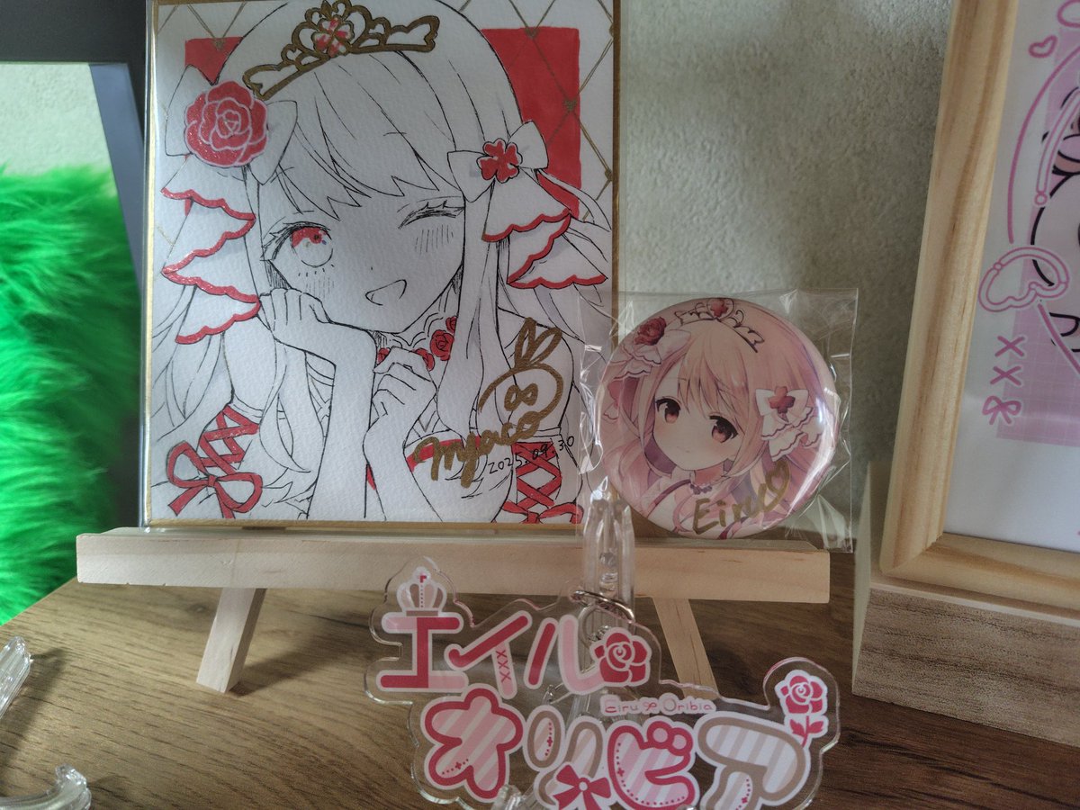 ということで飾ってみた 【姫さんのサイン入り缶バッジ】× 【みゃーこ