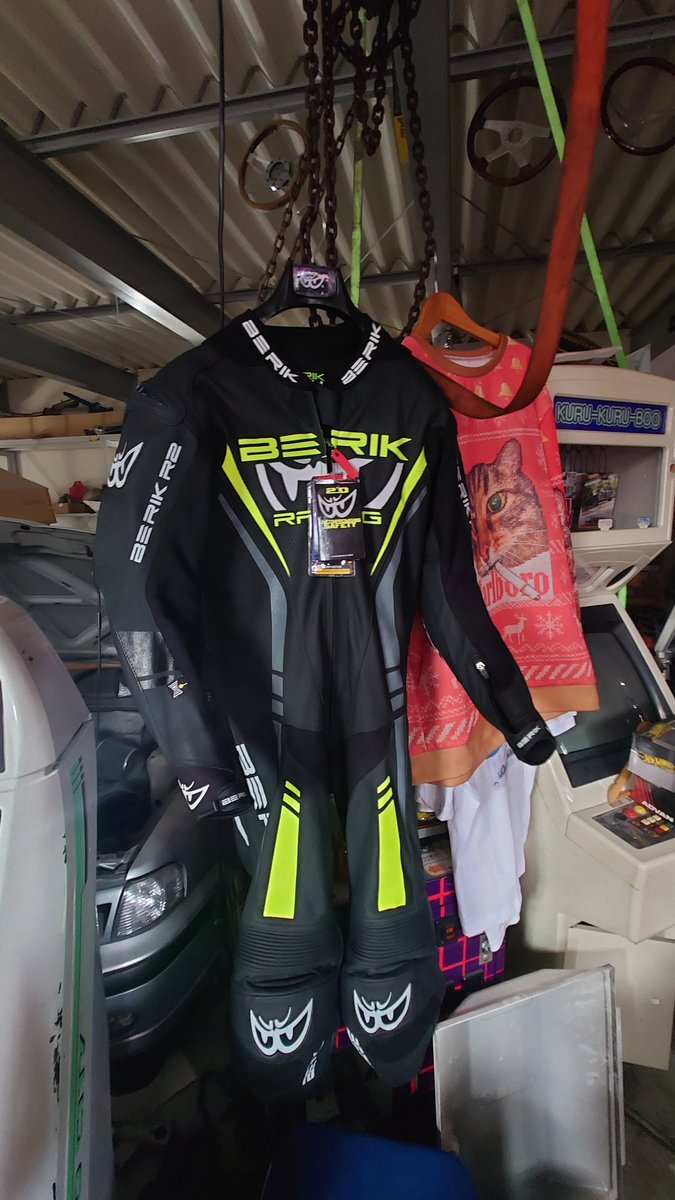 革ツナギ買った（3万円） タグも付いてる新品でびっくり 着てみたけど