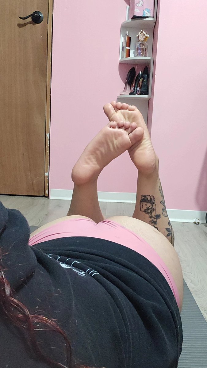_kimchinit4's tweet photo. do men actually notice pretty feet or are y’all lying? (￣ー￣)
#bubblebutt #latina #prettyfeet #soles #toes #prettytoes #prettysoles https://t.co/LmtW0YNNnH