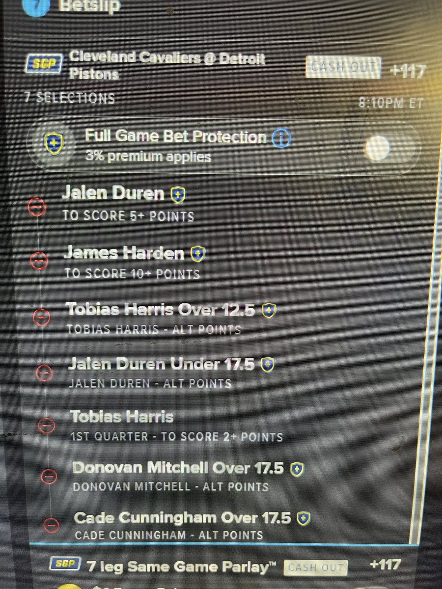 Luke1000d's tweet photo. Same bet same exact time 2 different account will show different odds @FDSportsbook  stay away from these scammers, if you’re profitable they’ll start shaving down the + on your bets https://t.co/vUPUbYYmmv