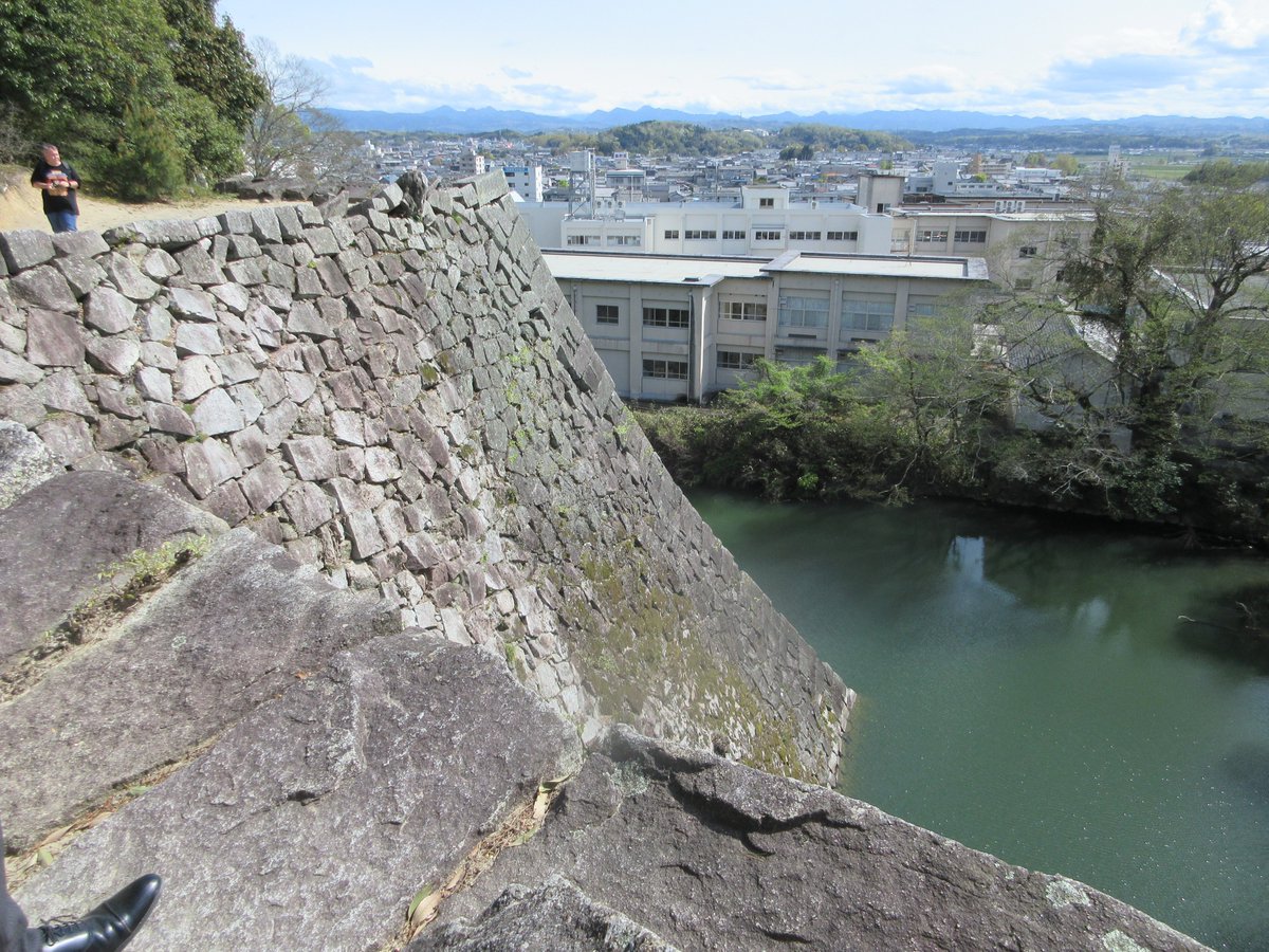 miebunka's tweet photo. 三重県伊賀市の上野城は、関ヶ原の戦いの後、豊臣秀頼を擁する大坂方との決戦に備えて、藤堂高虎が改修させたものです。その理由は、大坂で徳川方が敗れた時は、この城に家康が籠城して戦うという戦略があったためと伝わります。徳川方にとって上野城は重要な拠点でした。
#三重の文化観光 #藤堂高虎 https://t.co/LvDVrDKSQ9