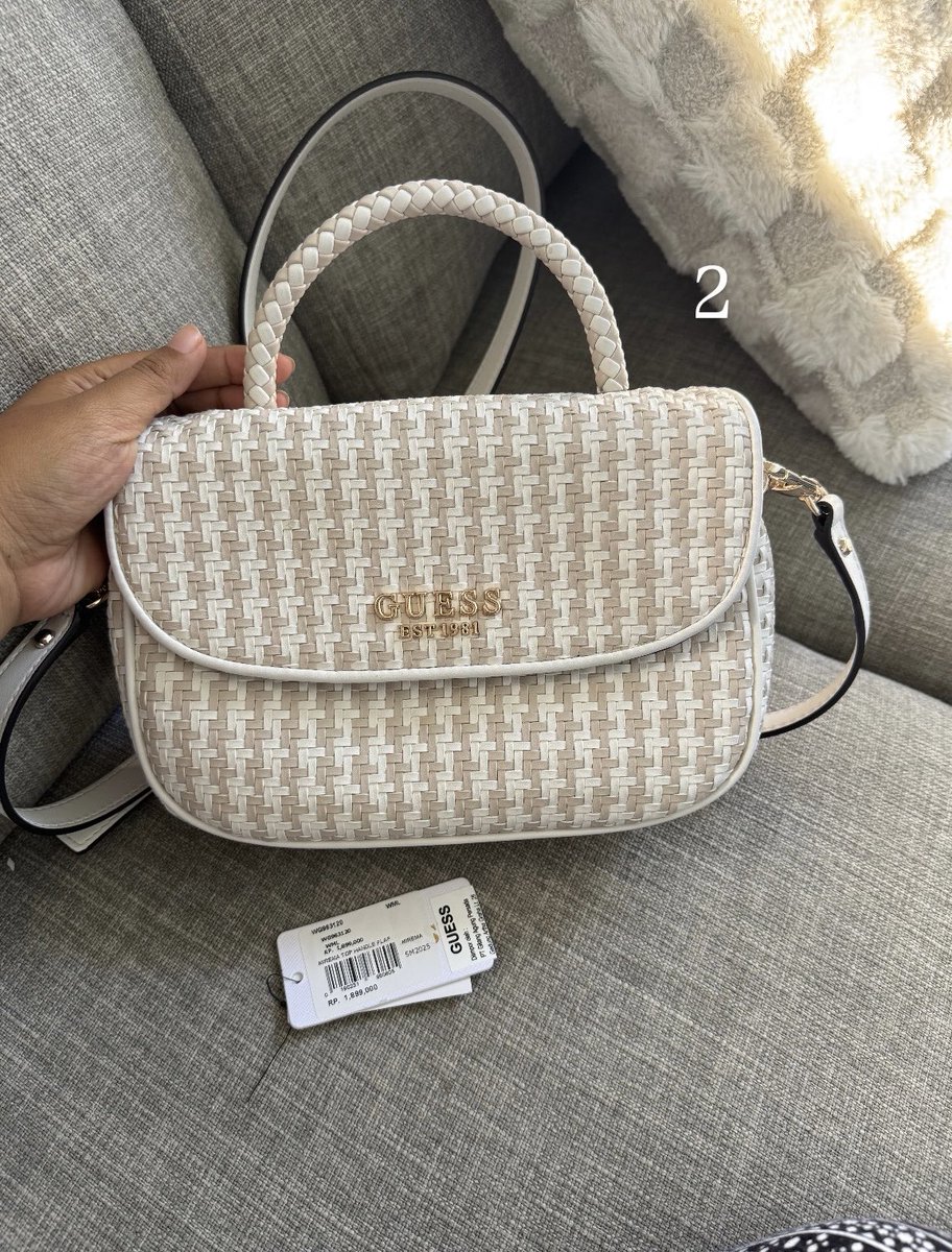 uciiiitri's tweet photo. 1. Dust bag tag harga dan tas minus kotor pemakaian saja only 450k

2. Only bag dan tag harga 400k ada minus noda tinta

TAKE ALL 800K 

- bisa shopee dan bandung bisa cod https://t.co/uOrvXJOzC9