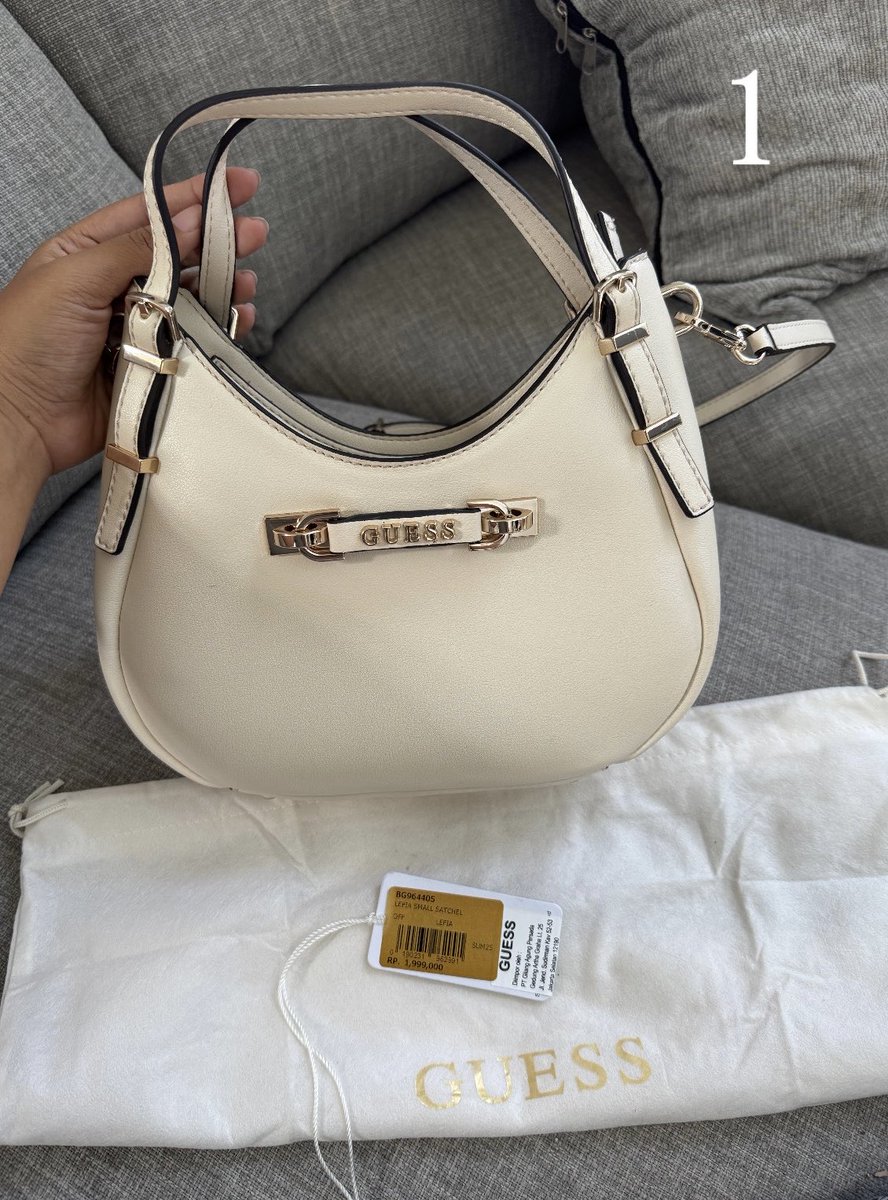 uciiiitri's tweet photo. 1. Dust bag tag harga dan tas minus kotor pemakaian saja only 450k

2. Only bag dan tag harga 400k ada minus noda tinta

TAKE ALL 800K 

- bisa shopee dan bandung bisa cod https://t.co/uOrvXJOzC9