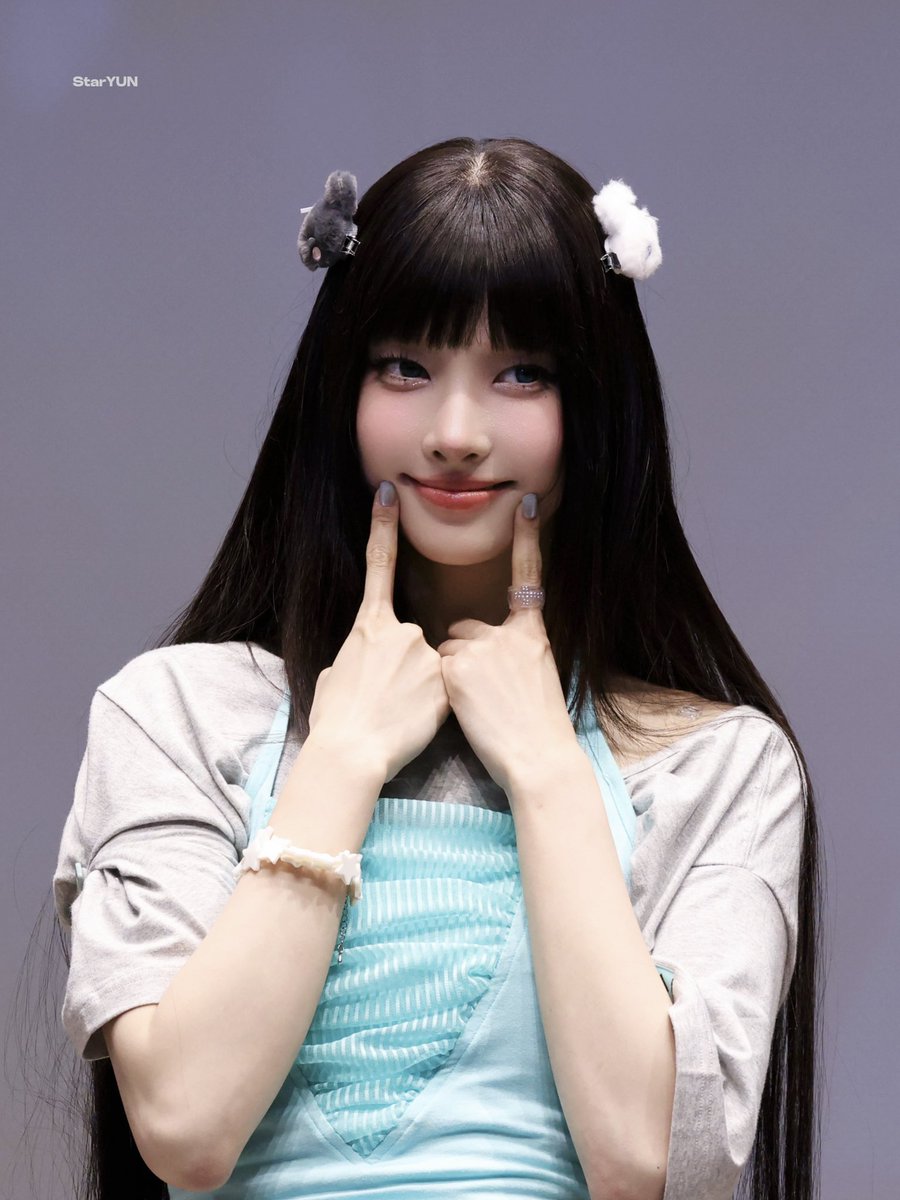 StarNvv's tweet photo. 260510

˙ ꒵ ˙
#윤아 #YUNAH #아일릿 #ILLIT https://t.co/lz2YDF6CnN
