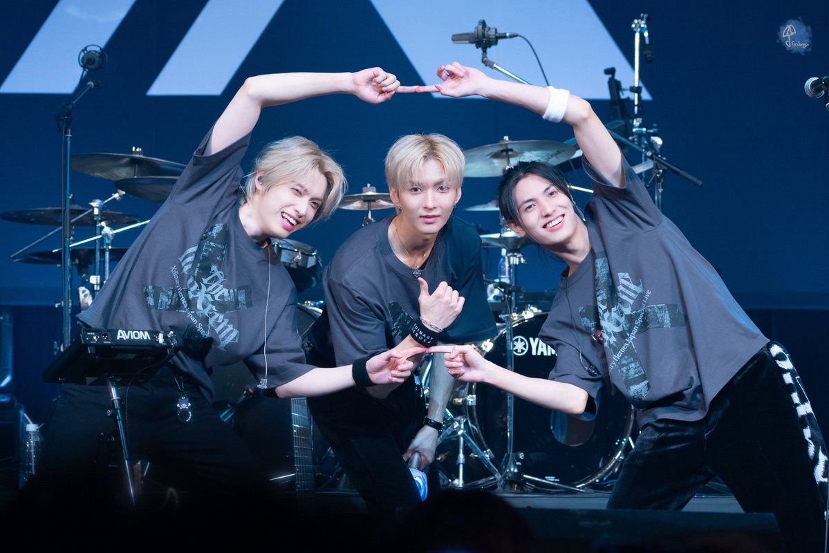 팦 tweet media