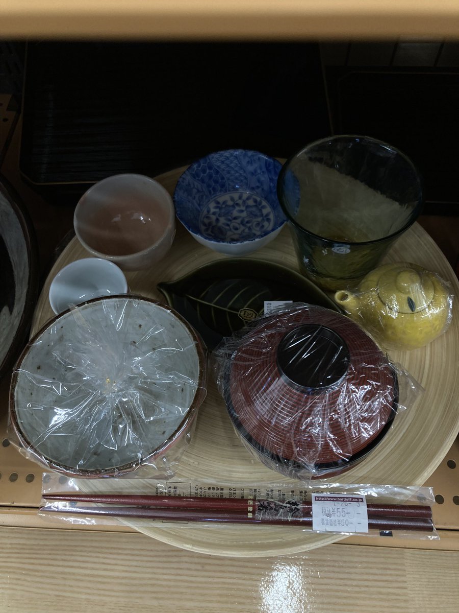 nodasakura2's tweet photo. こんにちは😃
オフハウス野田桜台です♪
和食器コーナーリメイク
先日マツコの知らない世界「小さい中に魅力がいっぱい　豆皿の世界」を観てオフハウスバージョンを作ってみました✨
可愛い豆皿いっぱいあります😊

#食器
#オフハウス
#野田
#食器
#オフハウス野田桜台店 https://t.co/tZqg2eHDTL
