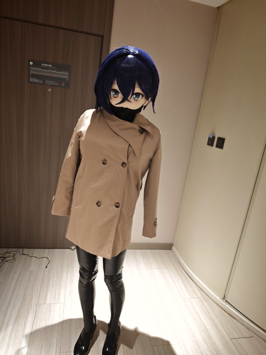 ci_0nya's tweet photo. 喜欢这套风衣所以单独��
p1爱你哦
#kigurumi
#latex https://t.co/nkJoBr4wmT