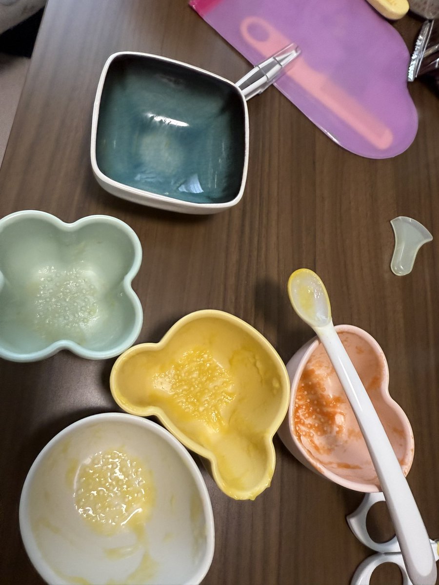 kaiga0's tweet photo. ゆるーく進めている離乳食、ありがたいことにそれなりに口に入れたら食べてくれてます(*´꒳`*)

順調なのかどうかもよくわからんけども、とりあえず、小麦粉と大豆とりんごと卵の黄身のアレルギーはなさそうです(*´꒳`*) https://t.co/DWKnrqFsw3