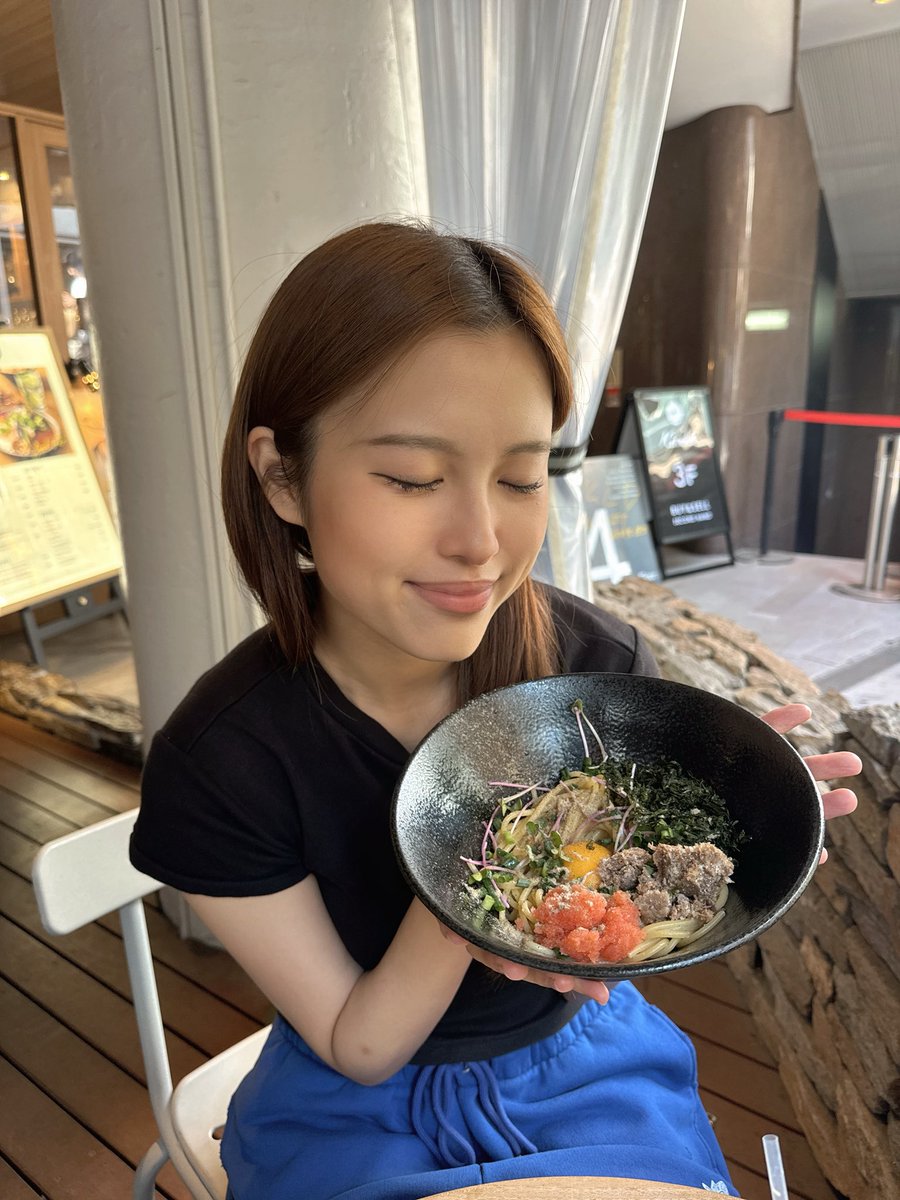 YUI tweet media