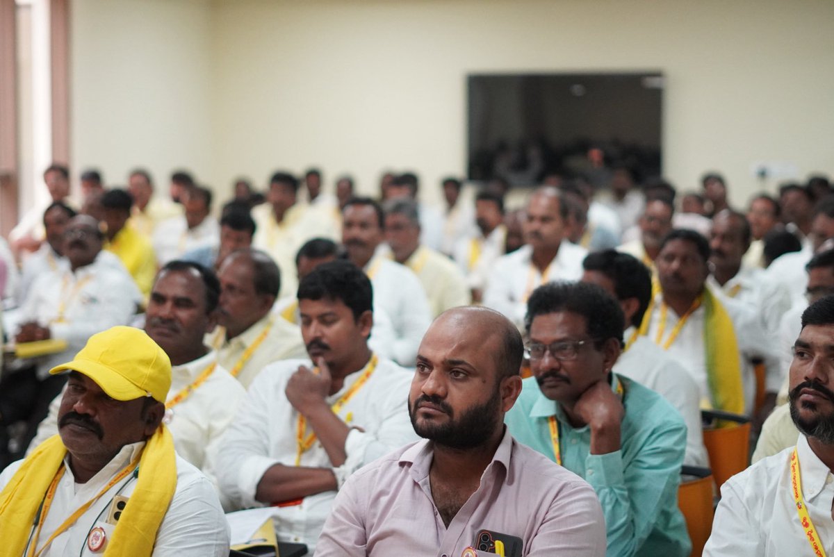 PodapatiTejaswi's tweet photo. Attended a powerful training session today on our government’s milestones at TDP National party office , Mangalagiri . Meeting the veteran leaders who built this party from the ground up is always a humbling experience. https://t.co/wzLomZM2Mr