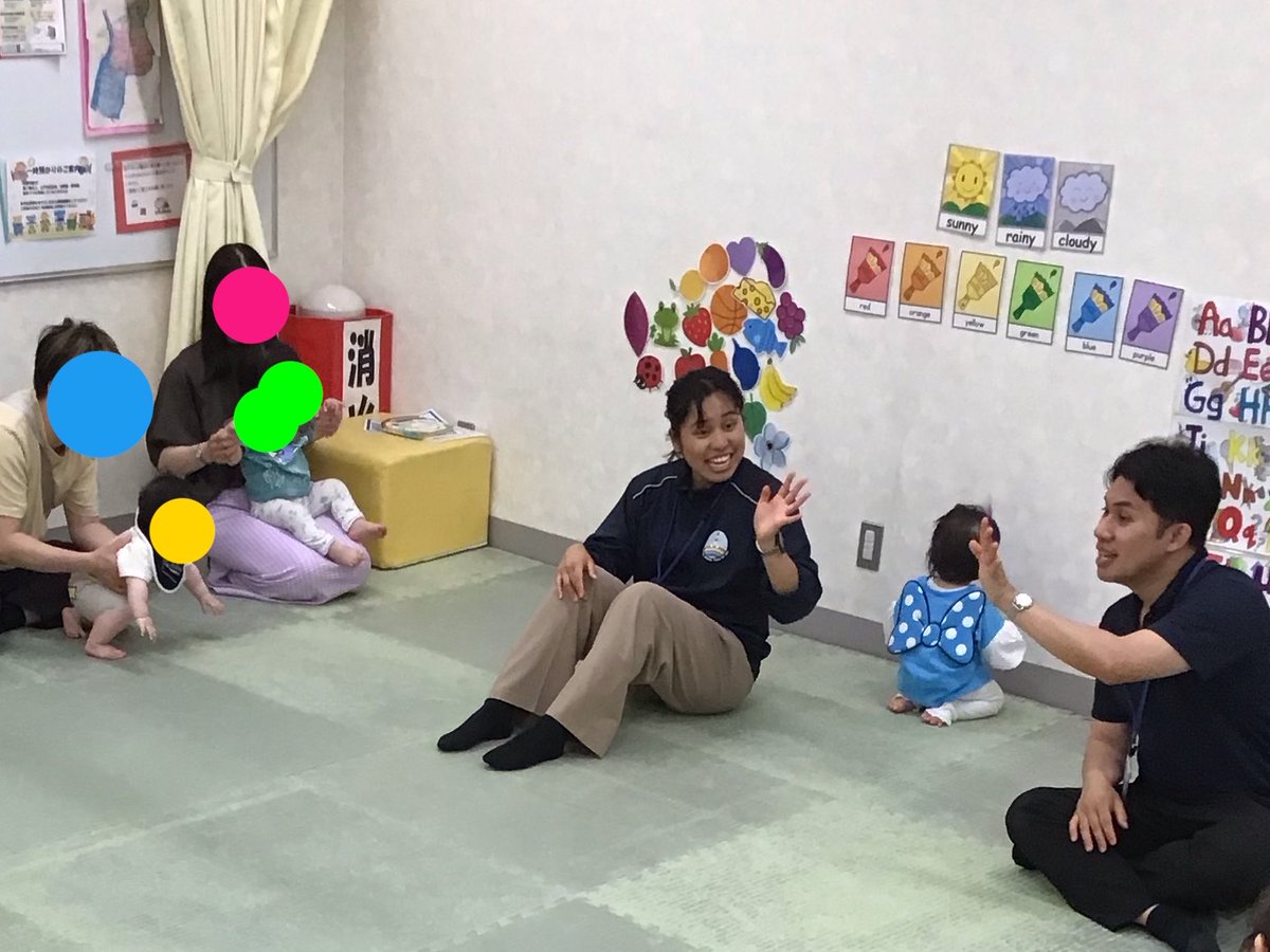 kyopla_shino's tweet photo. 【子育てひろば】今日のEnjoy Englishは、カラーをテーマに虹🌈の絵本やお歌で楽しみました😊Teacherとタッチしたり、ジャンプしたり、カードを貼ったり、にこにこ笑顔が溢れていました👶🏻来月もお楽しみに❣️
#共育プラザ南篠崎
#子育てひろば
#EnjoyEnglish https://t.co/iL9YrI3WHY