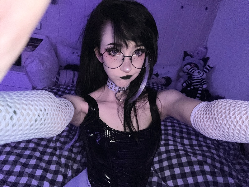 Nana 🌙💜 asmrtist & vtuber 🐰🪽 tweet media