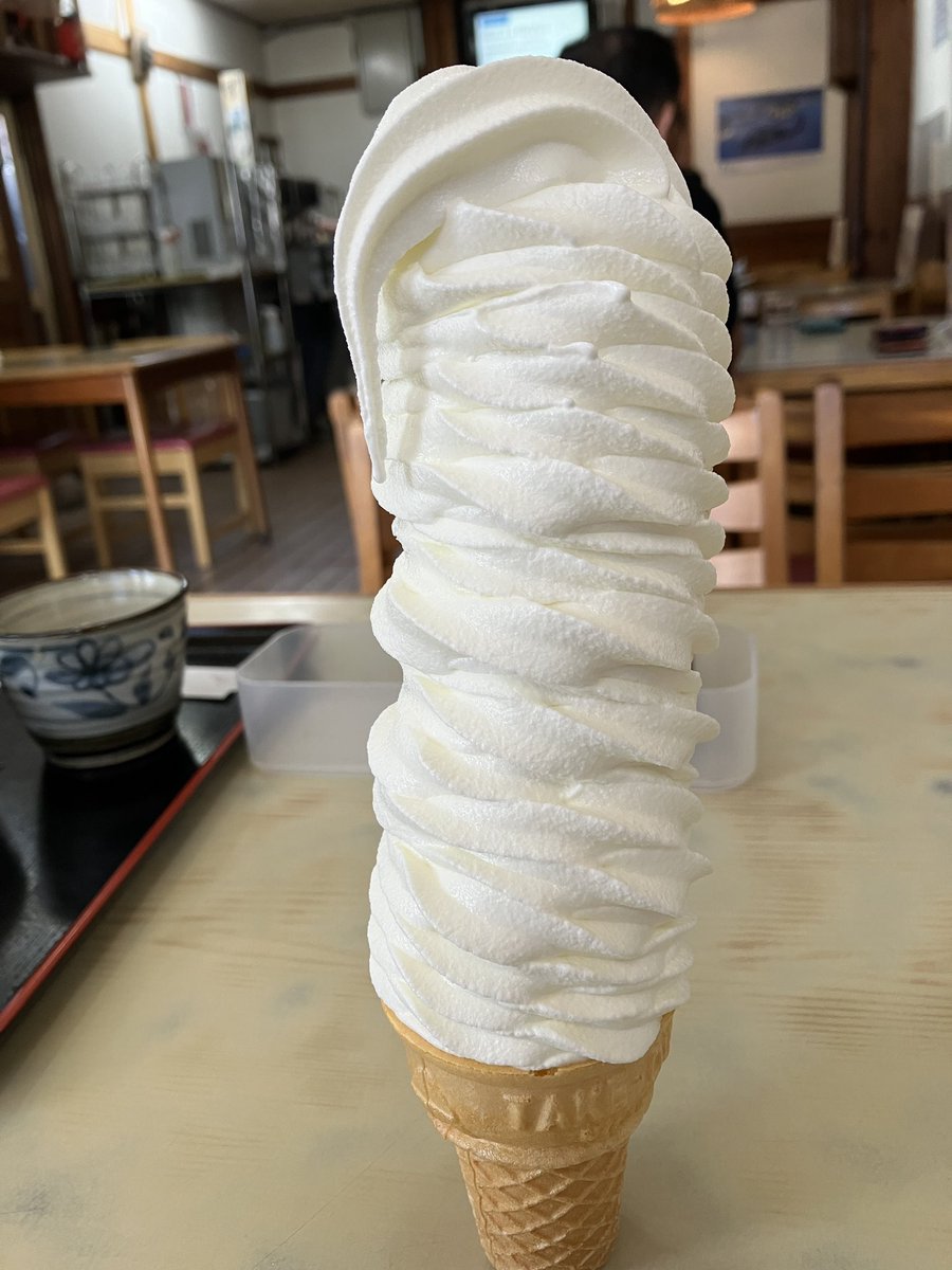ティソのPRXとおもいまい店で有名な吉田食堂のソフトクリーム