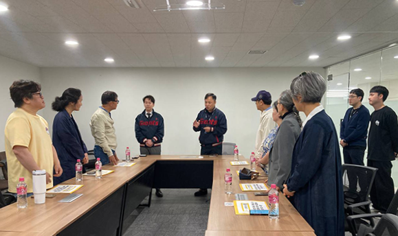 노무현재단, 롯데 유튜브 자막 논란에 “깊은 상처 받았다” 

ㄴ 사장 단장 미팅했네 
어떤 입장 밝혔는지, 재발방지책, 해당 외주업체 및 담당자 처리과정 등 정리해서 밝히셈