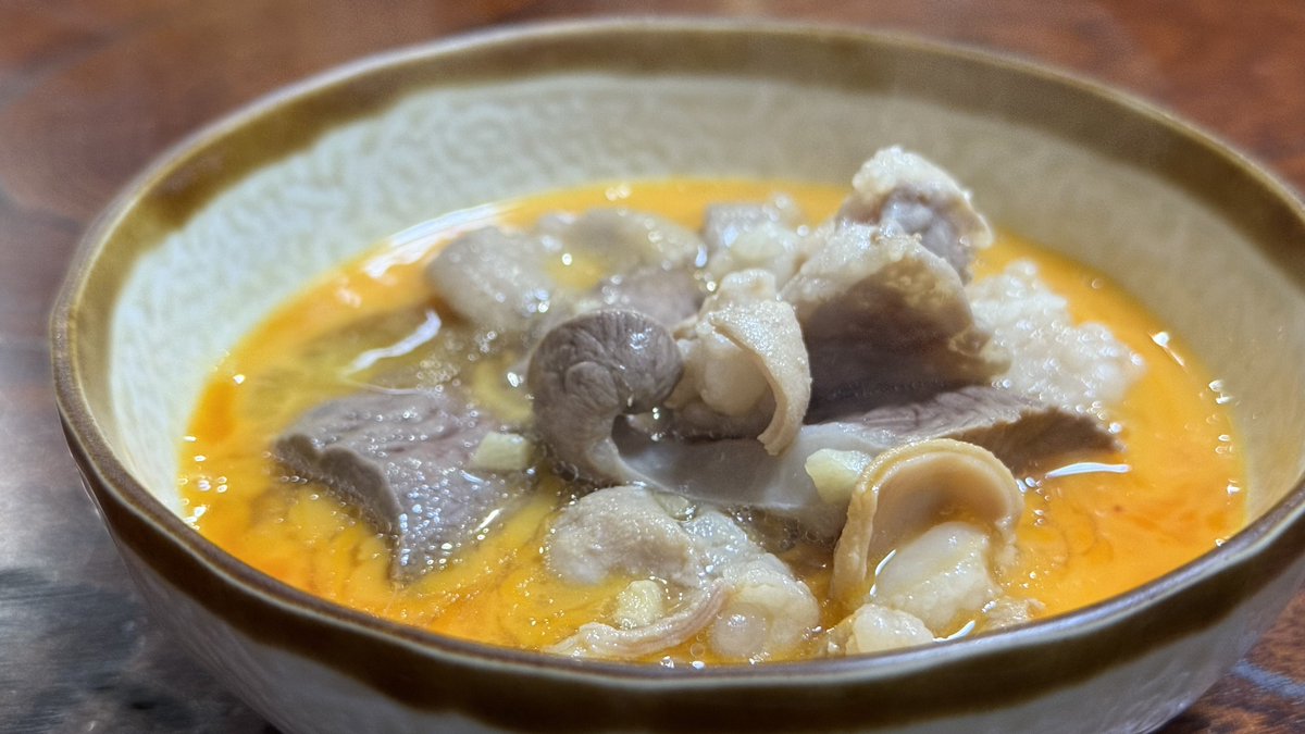 wakadanna_coo's tweet photo. 朝食に「さばたろう」でゴマ鯖食べて、ランチは「富きよ」ですき焼き風モツ鍋、「稚加榮」で宴会して、「八ちゃんラーメン」で〆たら、1日で福岡3泊分くらい堪能できます. https://t.co/HZQcv9Hqa7