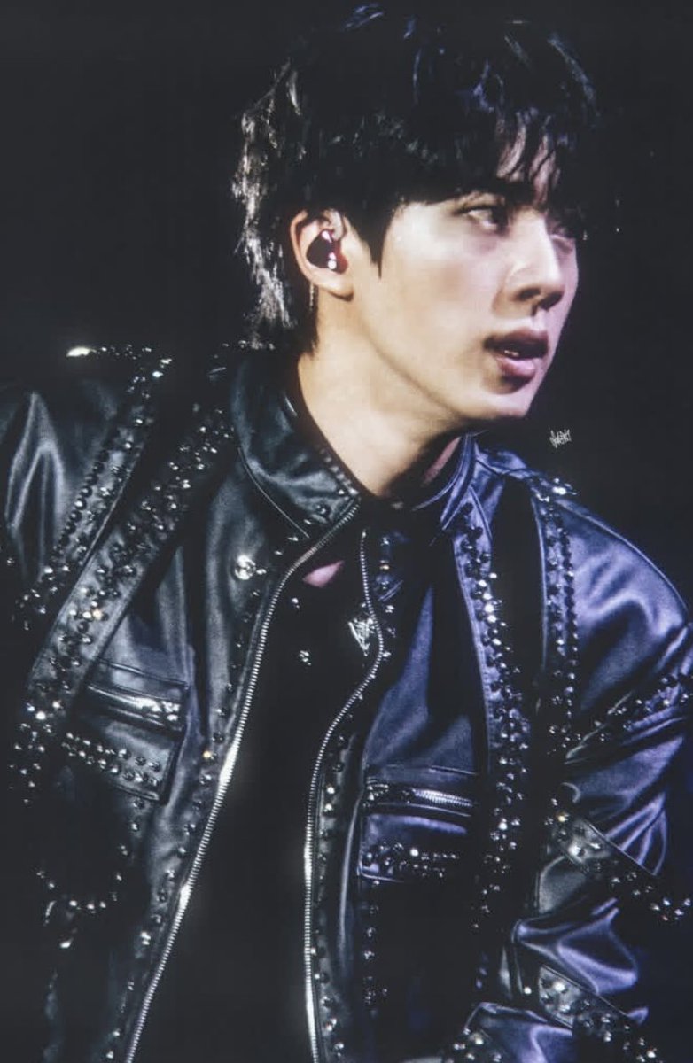 I vote #JIN for #ArtistaMasculinoInternacionaldoAn o at the