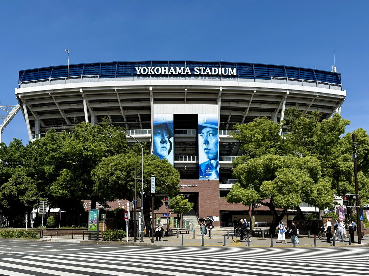 DeBay2019's tweet photo. 明日配布2時間前から並ぼうかなーって思ってたガルフェス特ユニ2種の整理券（リストバンド）はdianaステージの抽選に合わせてハマスタ🏟️に着いた14:20でも貰えた😳
コレで明日も今日くらいのdianaステージに合わせて家出れば良くなったわ🤗
なおdianaステージは平日でも落選とはね😢 https://t.co/qlbOllyIYu
