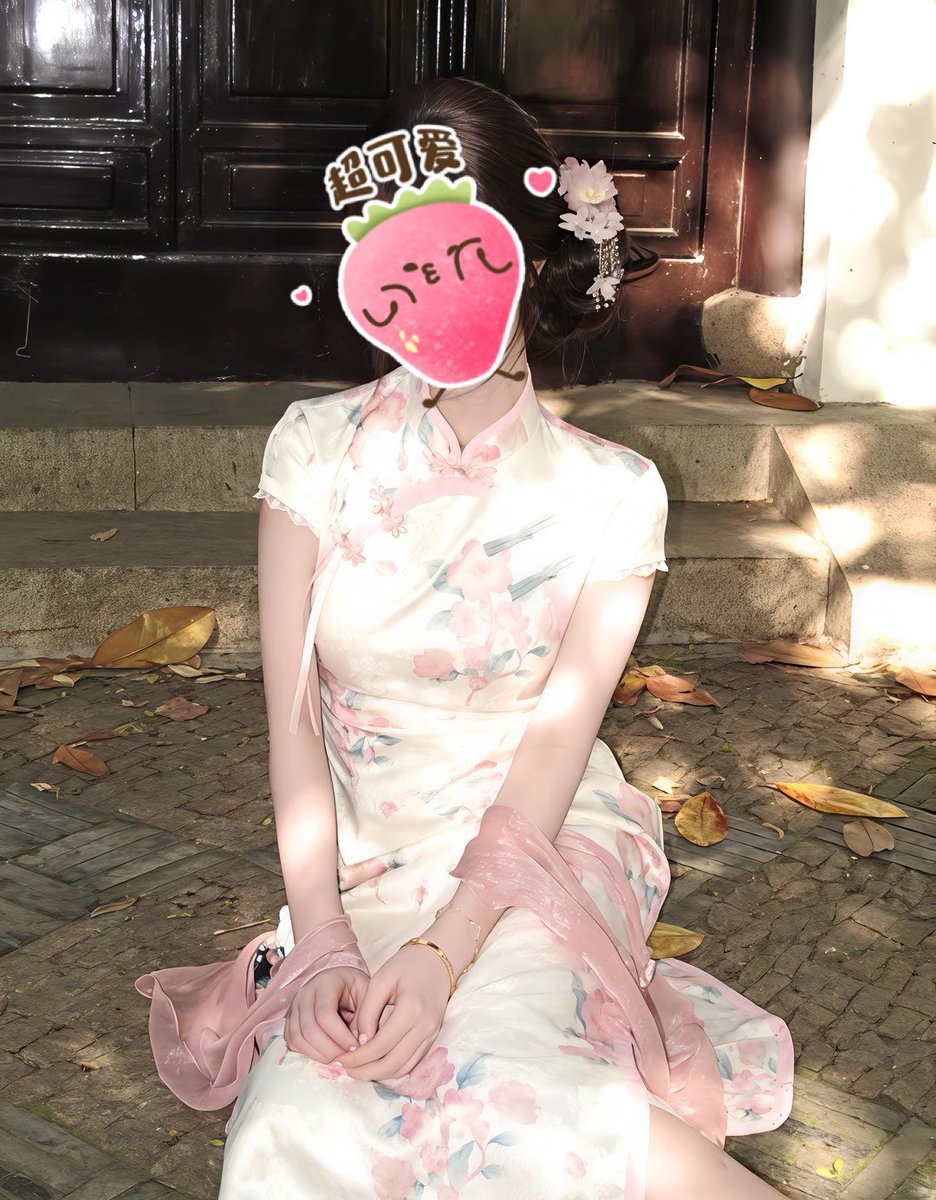 You_Cyf06's tweet photo. 旗袍旗袍 #汉服 #古风 #女大 #问答 #评价 #母狗 #旗袍 https://t.co/bjfZ30Nkmi