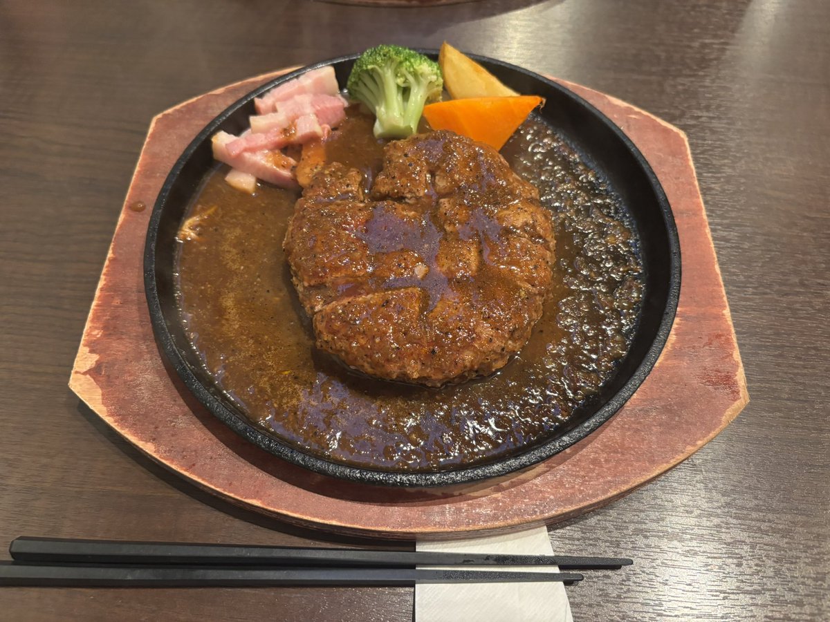 yukkey_k's tweet photo. 肉を食ってる！ってくらい肉の味がした
ハンバーグ舐めてたよ… https://t.co/YJzMt6nNjY