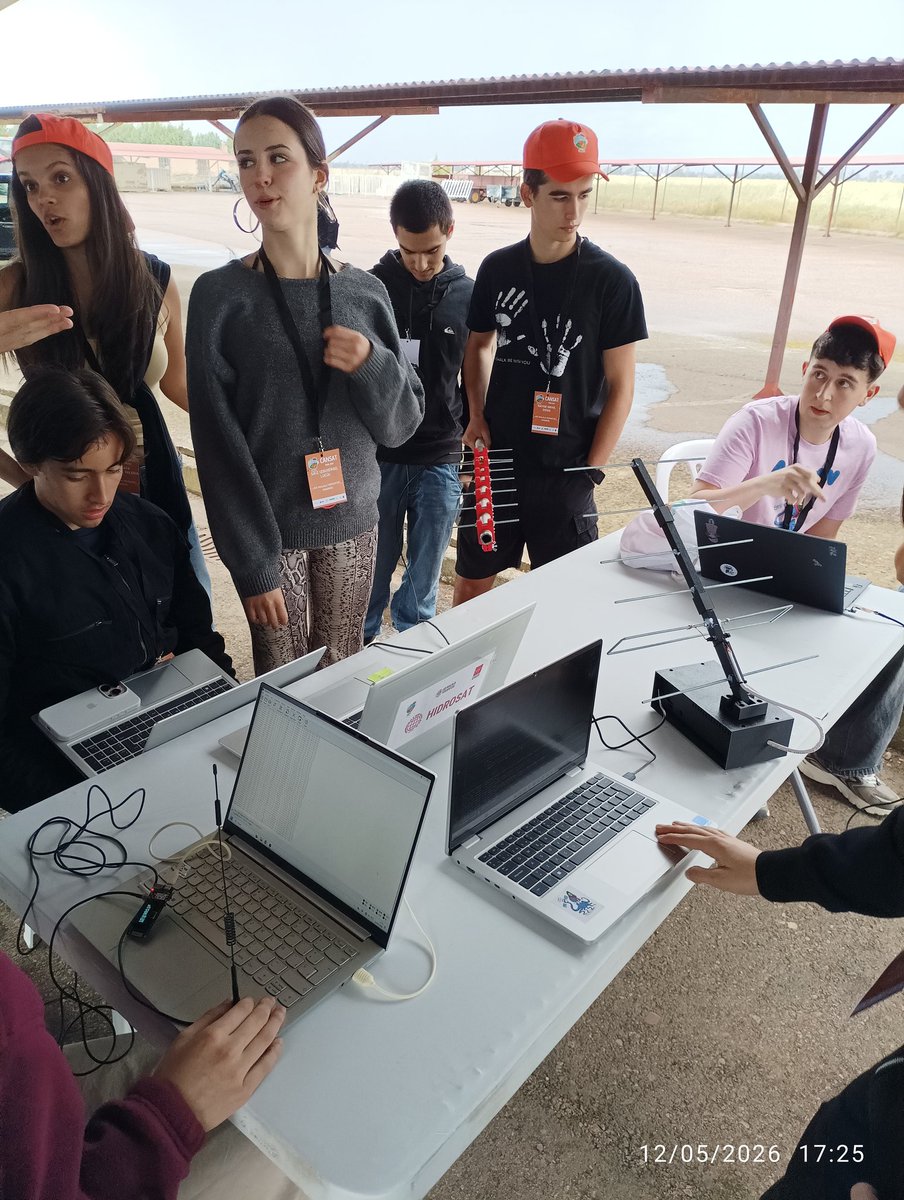smrayo's tweet photo. El equipo de Madrid ya está en marcha. Hoy afronta la competición nacional #CanSat en Badajoz, tras verificar ayer con éxito su prototipo. Ilusión, trabajo y ciencia listos para despegar. 🚀#IF_CMadrid @IESMalalaMadrid @javiersobrino9 @brodriguezmerch https://t.co/liR3kSbkaS