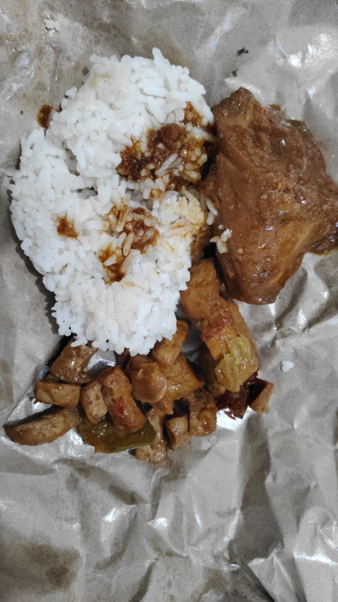 JoshuaaHendra's tweet photo. Makan siang https://t.co/PTM20tua5G