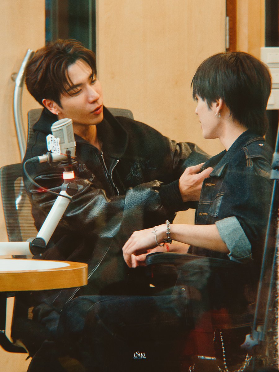 ɪs ᴍʏ sᴜɴғʟᴏᴡᴇʀ.파이 🌻 tweet media