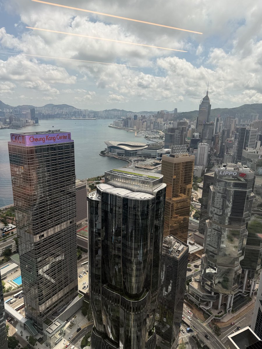 Velmeshev's tweet photo. Goldman Sachs APAC FinTech conference today.
Incumbents realize the gate is already open:
licensed rails + bank infra are becoming programmable platforms for a new market of operators, fintechs and stablecoin-native companies.
Barbarians at the gate - but with APIs this time. https://t.co/kXwa3j0MNg