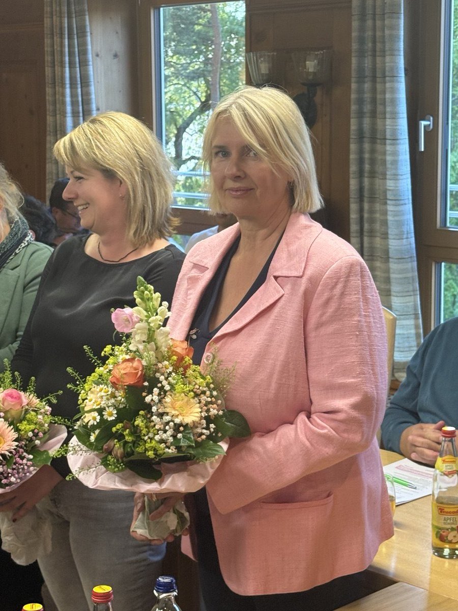 DrBirghan's tweet photo. Der neue Gemeinderat in #Steinhöring im LK #Ebersberg. Die Frau meines Lebens ist auch dabei. Stolz. https://t.co/i5BsQXsZRd