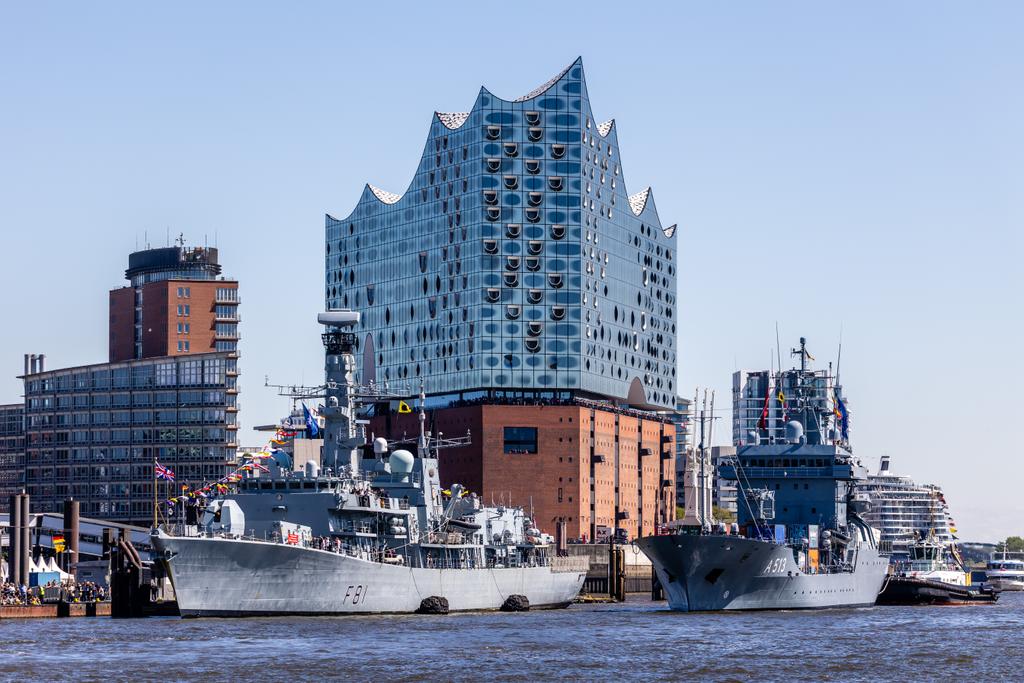HMS SUTHERLAND tweet media