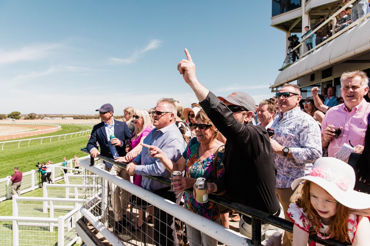ttayloraus's tweet photo. 🎉 Come and Celebrate 30 Years of Daish Irrigation &amp; Fodder! 🎉
Sunday 17th May at the beautiful Strathalbyn Racing Club for a fantastic day of racing, entertainment, food and family fun! 🏇🎶🍔
🎵 Live Music popular musician Nick West. 
 Strathalbyn Racing Club; @RacingSA https://t.co/eO7dZsfYbc