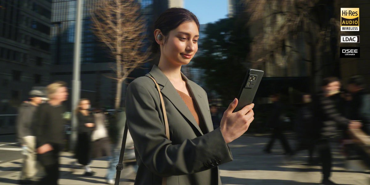 kunkoku's tweet photo. Xperia 1 VIII は内蔵するスピーカーユニットが左右で同一に。

スマホは基本スペースがなさすぎて、スピーカーユニットはそこに入るであろう余剰のスキマに入れるので、左右の大きさが違うことがほとんど。

Xperia 1 VIIIは同じスピーカー（しかも大型化）を載せていて、音質だけじゃなくて広がりや奥行きのある音になっているのが進化点。

ヘッドホン出力のところは、Xperia 1 VIIと同様に金を加えた高音質はんだを採用。

Bluetoothの送信パワーもXperia 1 VII同等で、途切れにくい接続が可能。
WF-1000XM6との組み合わせで、音とびを大幅に抑えられている。