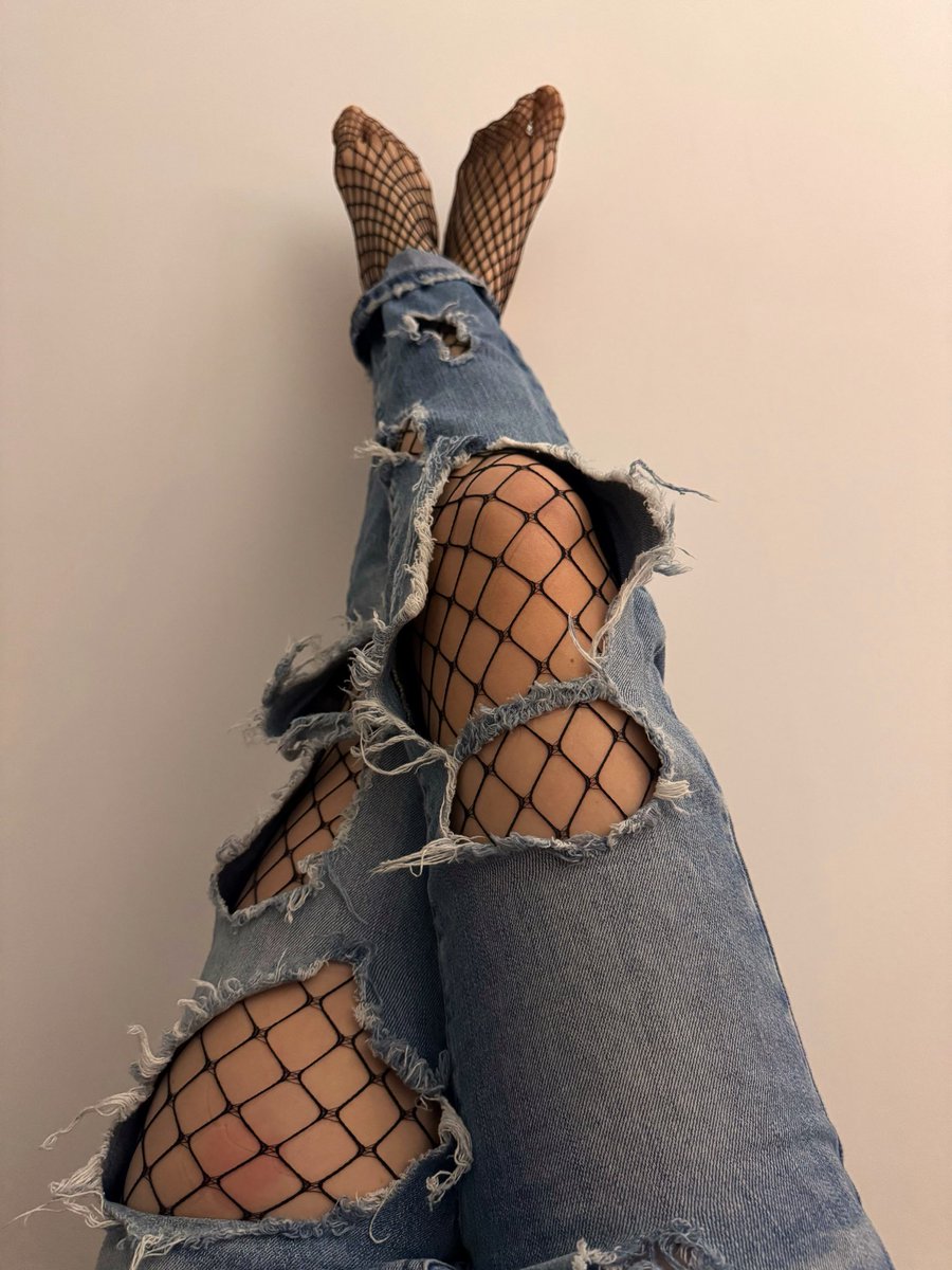 MistressTaly's tweet photo. While you admire my legs, I’m fastening my strap-on.

#femdom #nylonfetısh #dominantwoman #onlyfans https://t.co/BMMYtva1E2