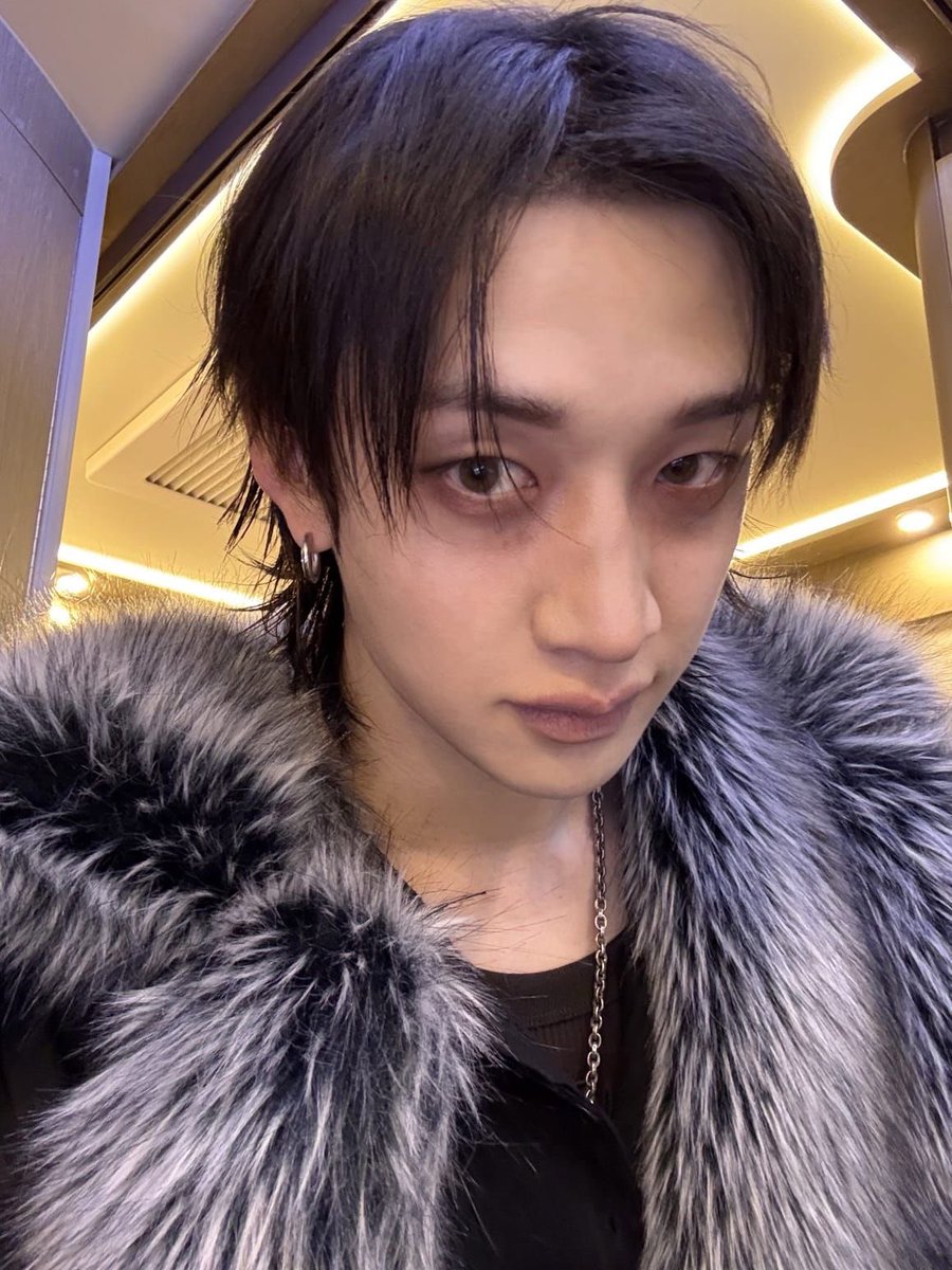 gingiiiiv's tweet photo. i’ll never move on from these chan selcas https://t.co/t0yER0k7U0