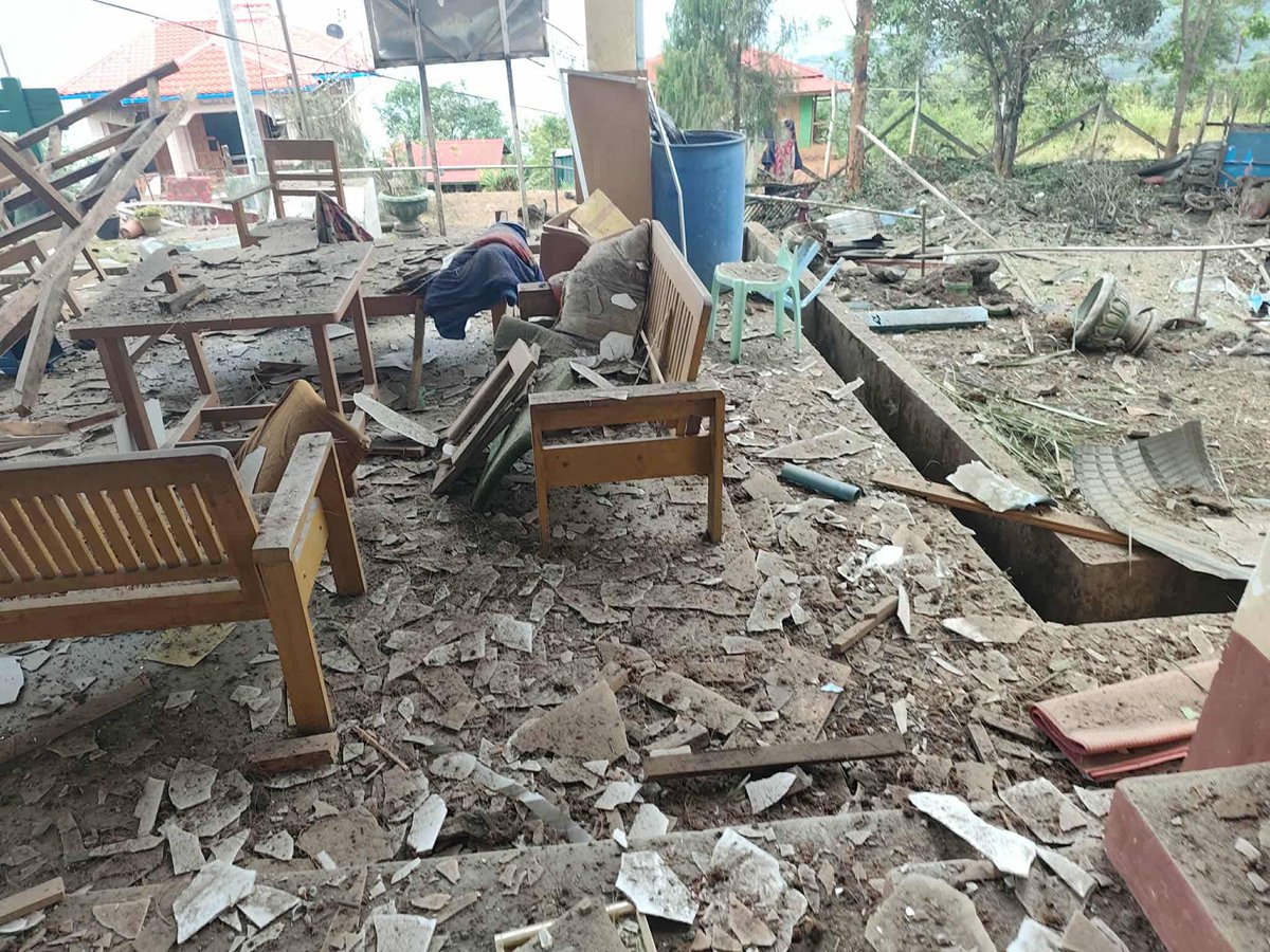 IrrawaddyNews's tweet photo. Regime airstrikes killed four people and destroyed 15 civilian houses, 10 government buildings and four vehicles in resistance-held Mindat, Chin State on Monday and Tuesday, the Chin People’s Union said. Photo: CPU #WhatsHappeningInMyanmar https://t.co/96DsYEtkW7