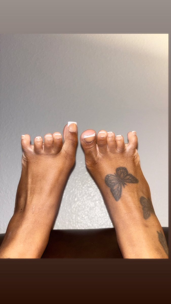 bougeetoes tweet media