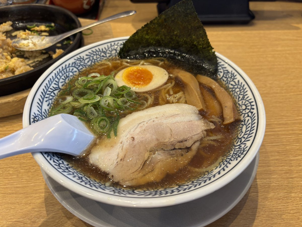 ruuko777's tweet photo. 丸源ラーメンさんで
熟成ラーメン🍜に半炒飯を食べたら、お腹がパンパンではち切れそうになりました💦

美味しかったです🤗

#marugen_ramen_ #流山
#熟成ラーメン https://t.co/cocHolchQZ