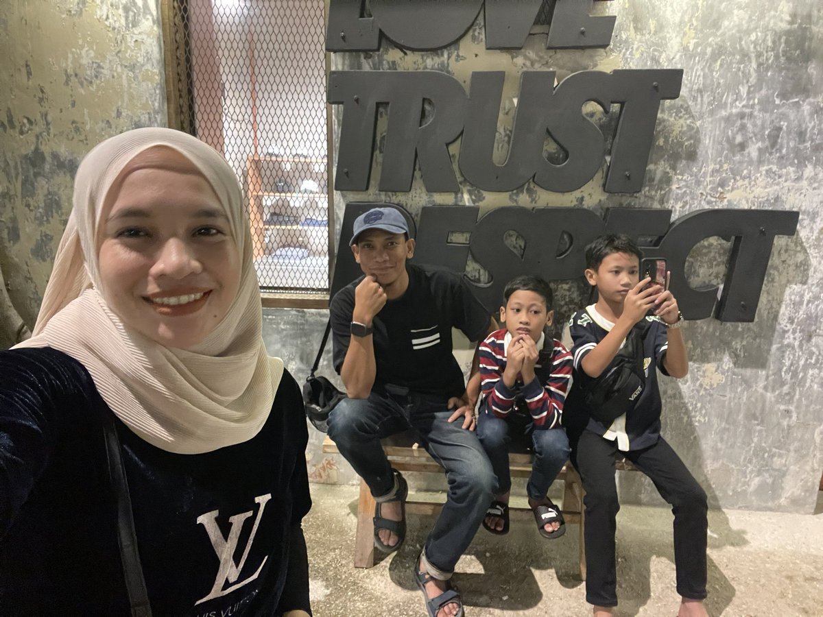 agent_eddy's tweet photo. @cikkelisa7 Selagi mana nama nya manusia, tiada kesempurnaan dlm diri nya..diri kita yg perlu lebih kan syukur, baru lah rasa kesempurnaan tu hadir walaupun mmg tiada yg sempurna..dan ingat lah, kesempurnaan tu sifat sang pencipta. Kita manusia ni hanya ciptaan NYA, tiada yg sempurna. https://t.co/1z4JfjZUp7