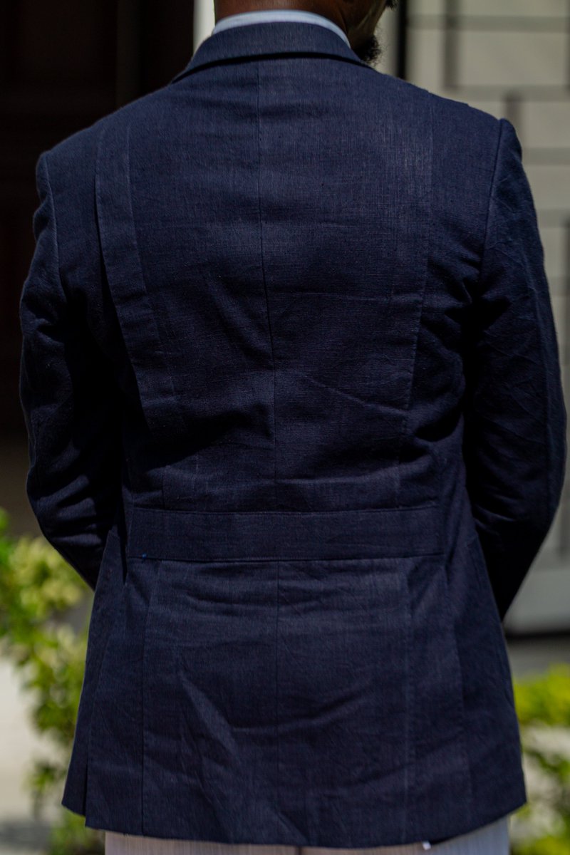 FrancescoTextil's tweet photo. Summertime, make it double-breasted suit with those blue and white linen.

Let's adopt this navy jacket in linen in our Sewing rooms. #linensuits https://t.co/TgPS6I2DRJ