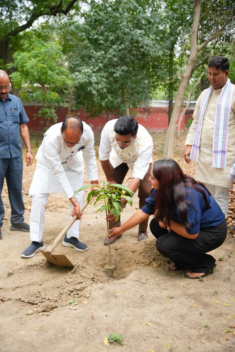 Shivraj Singh Chouhan tweet media
