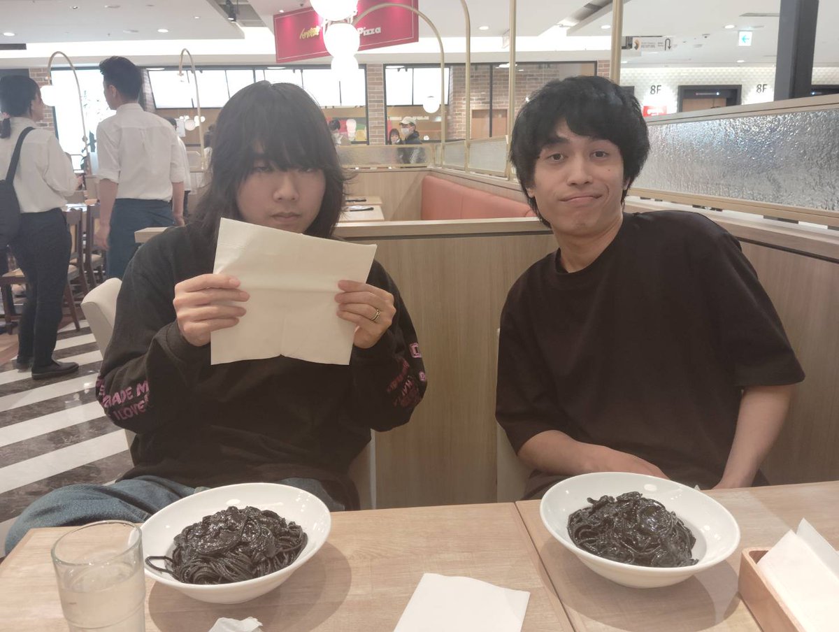 PK_arima's tweet photo. 色黒2人でイカスミ頼むな。 https://t.co/V5ODwNh35k