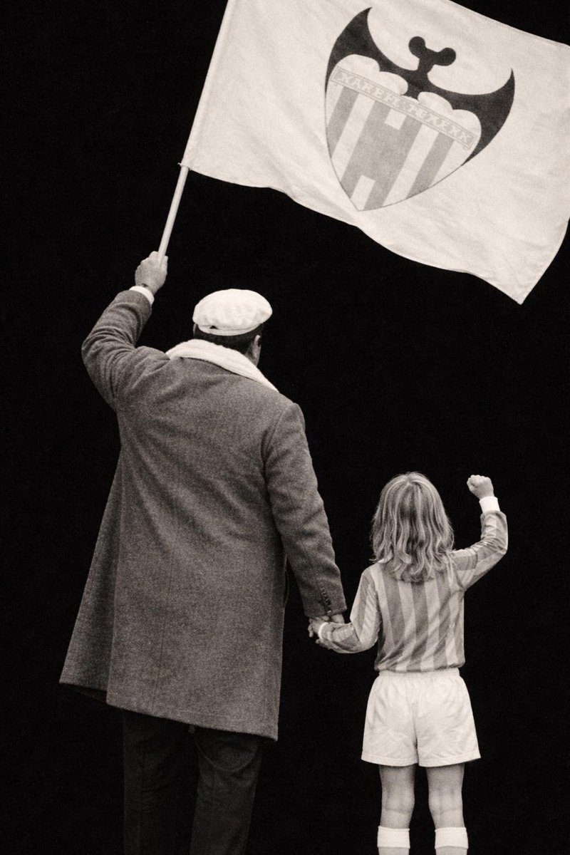 valena1977's tweet photo. 40 años de fútbol a mis espaldas -jugado, leído, estudiado y vivido- y aún así siempre aparece el típico machirulo a “explicármelo” por ser mujer. Qué pereza…!!! https://t.co/ESfI646FLN